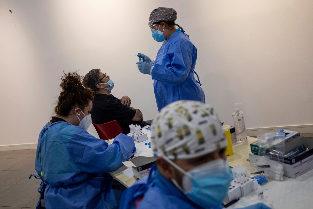Sharp COVID-19 spread in Madrid leads to new anti-outbreak
plan 1