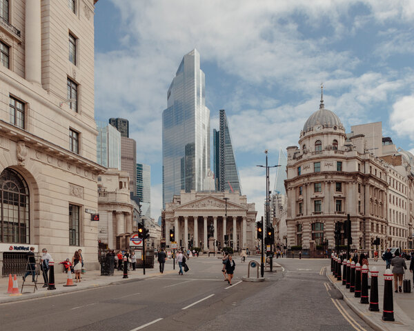 London Offices Aren’t Refilling Fast Enough for Shops
Relying on Them 1