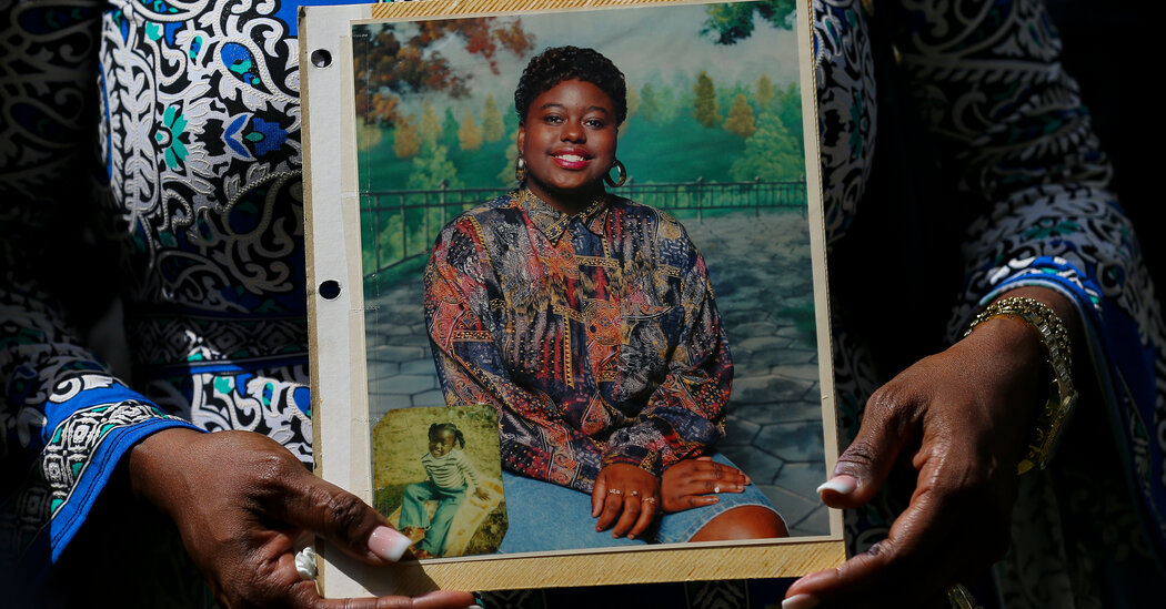 Officer in Texas Is Indicted in 2019 Fatal Shooting of
Pamela Turner 1
