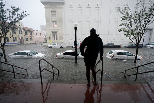Hurricane Sally, Masks, Chris Rock: Your Wednesday Evening
Briefing 1