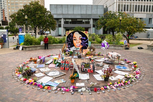 Breonna Taylor Live Updates: One Officer Charged With Wanton
Endangerment 1