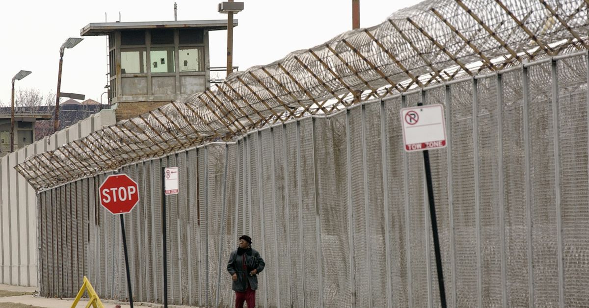 Appeals court upholds most of federal judge’s order to curb
coronavirus at Cook County Jail 1