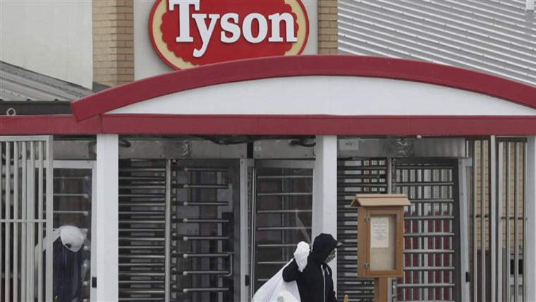 Meatpackers deny workers benefits for COVID-19 deaths,
illnesses 1