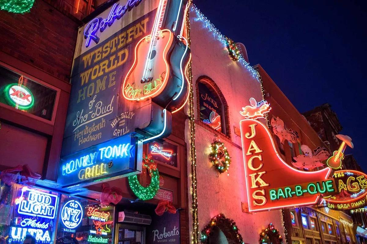Nashville Authorities Concealed Evidence That Hardly Any
COVID-19 Cases Contracted At Bars And Restaurants: Leaked
Emails 1
