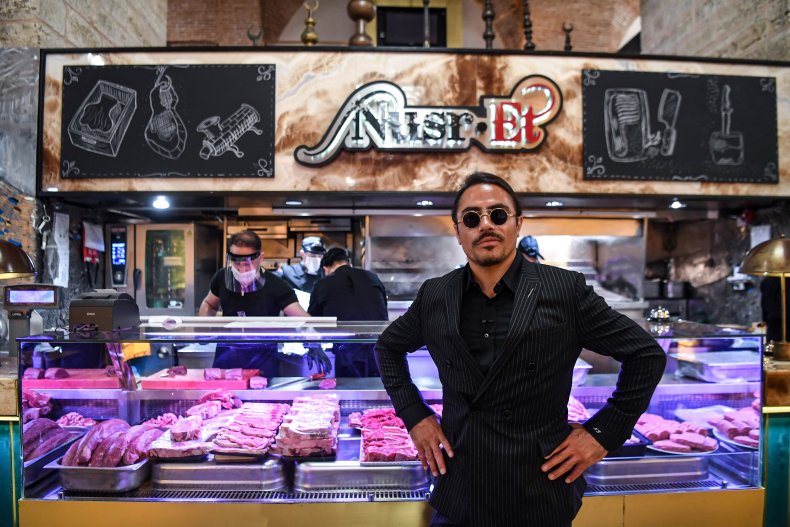 Salt Bae Twerking Video Goes Viral As Boston Restaurant Shut
Down Days After Opening 1