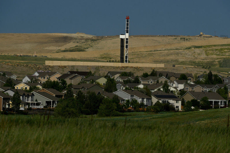 Colorado regulators hear dueling testimony on how close
fracking should be to homes, schools 1