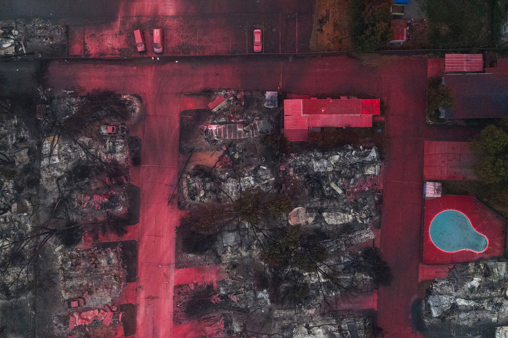 Oregon reportedly opens first mobile morgue fearing dozens
of wildfire deaths 1