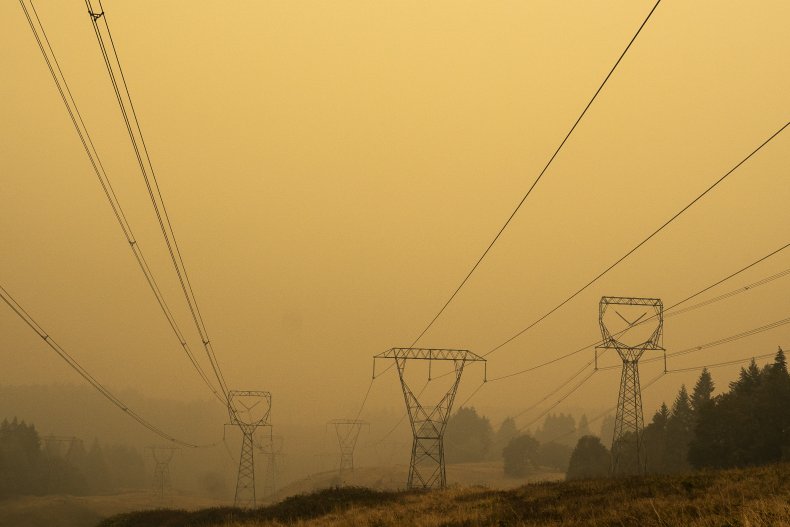 Oregon Prisoners Pepper-Sprayed After Botched Wildfire
Evacuation Sparks Riots 1