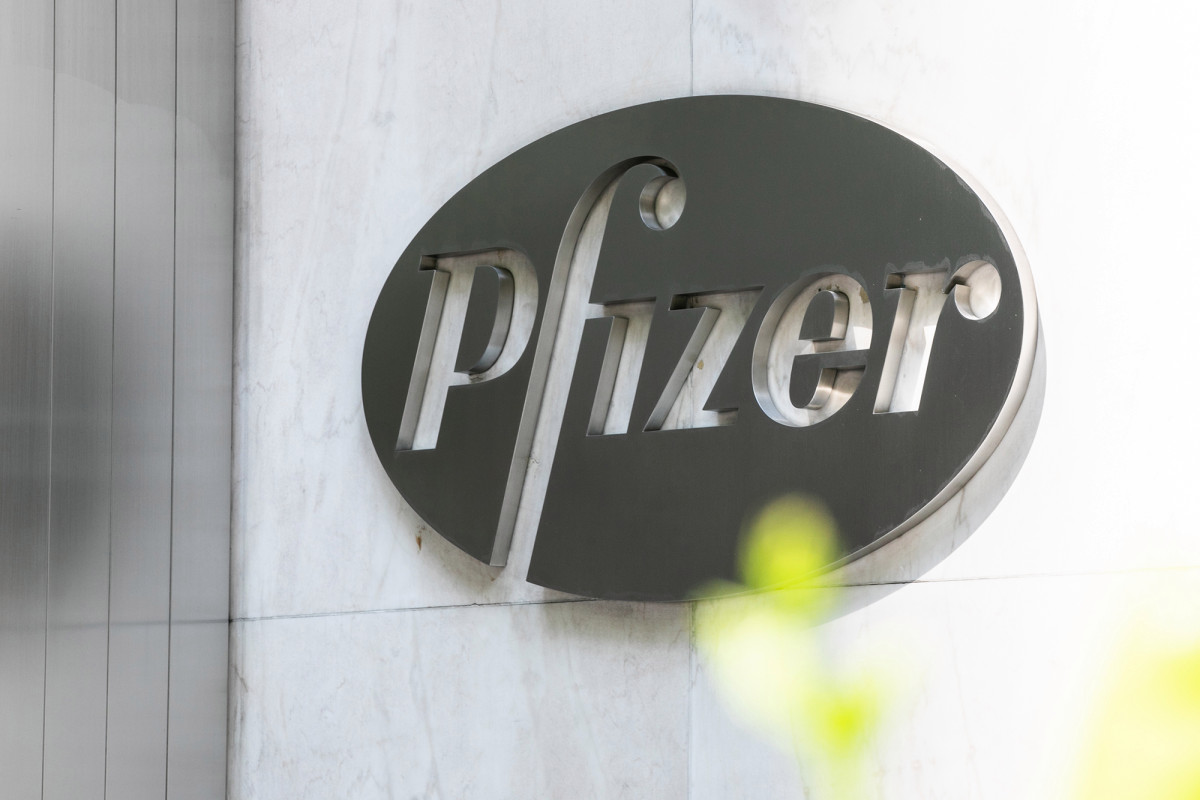 Pfizer says it should know if COVID-19 vaccine works by end
of October 1