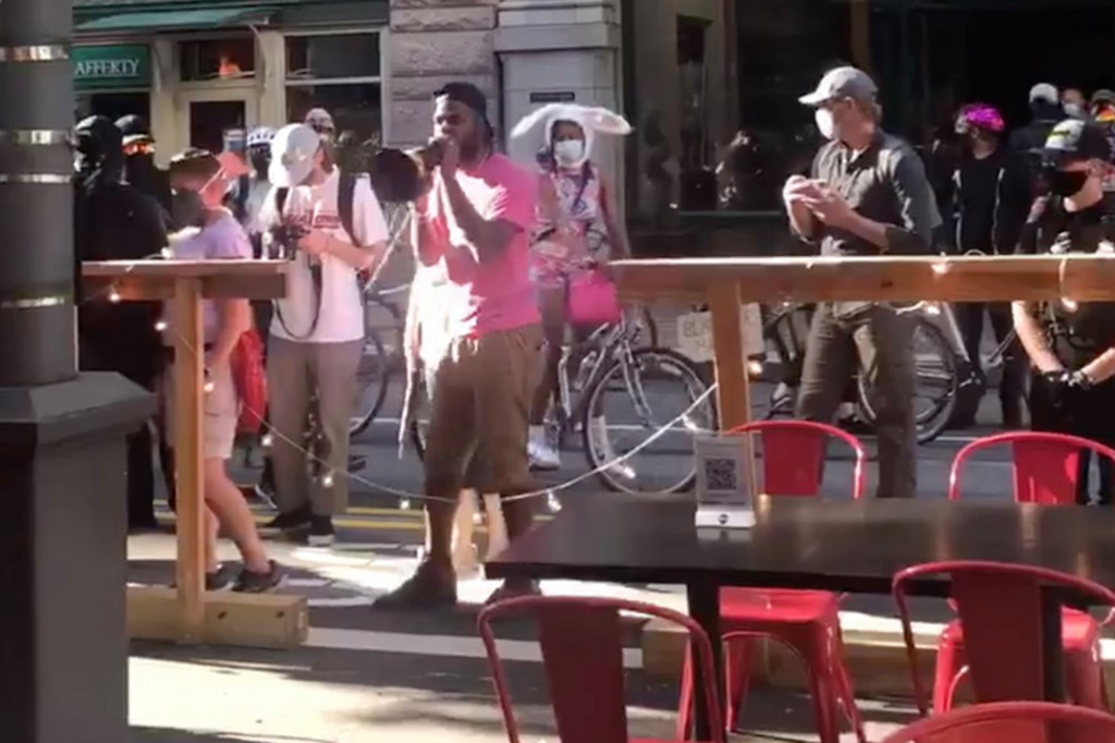 Three BLM protesters charged over harassment of diners in
Pittsburgh 1