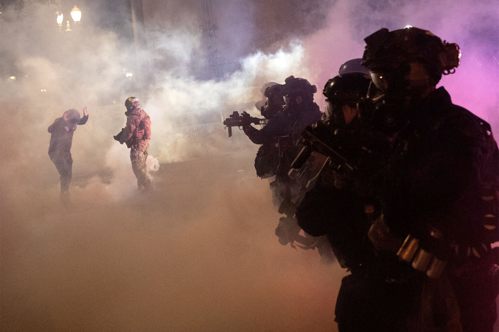 Portland mayor bans local cops from using tear gas at
protests 1