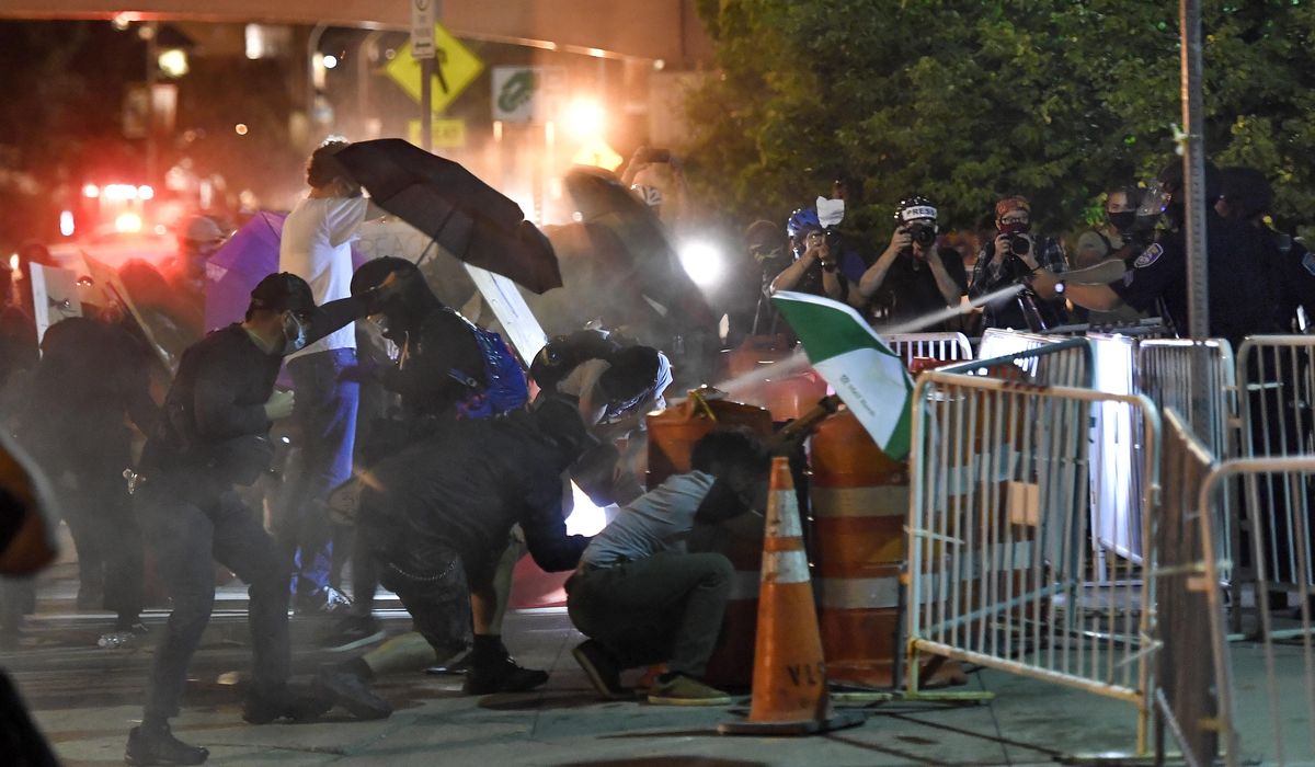 Officers suspended in suffocation death; protesters
unswayed 1