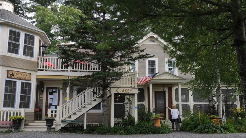 Third COVID-19 death linked to Maine wedding, as pastor
connects with attorney 1
