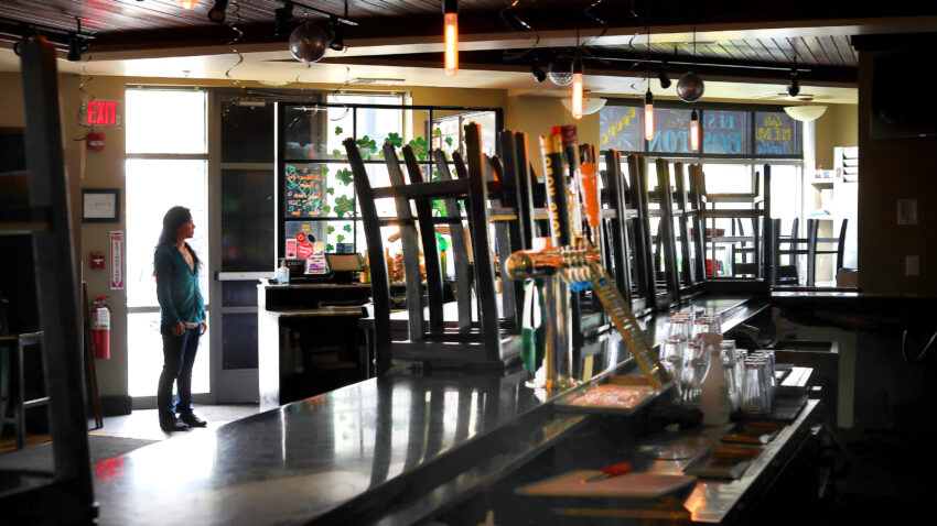 Massachusetts eases COVID-19 seating rules for
restaurants 1