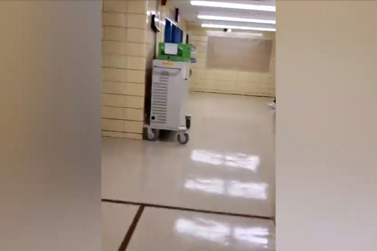 Fire alarm forces Brooklyn teachers to abandon their remote
classes 1