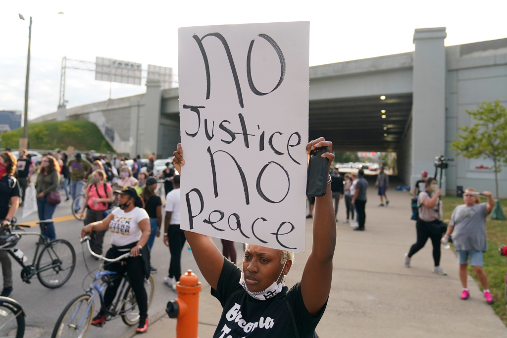 Officer charged in Breonna Taylor case pleads not
guilty 1