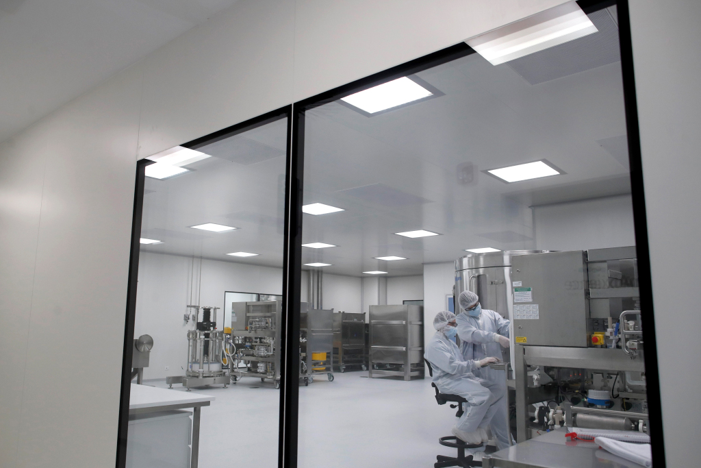 A third coronavirus vaccine enters final US testing
phase 1