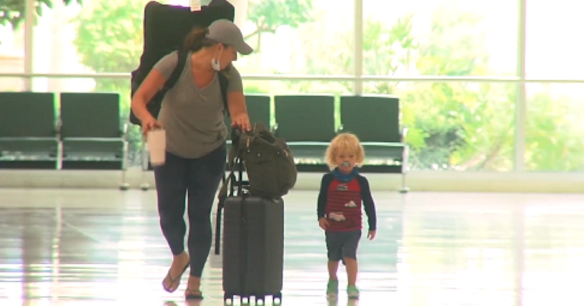 Southwest Airlines Kicks Mother Off of Flight Because
Toddler Was Eating Without Mask 1