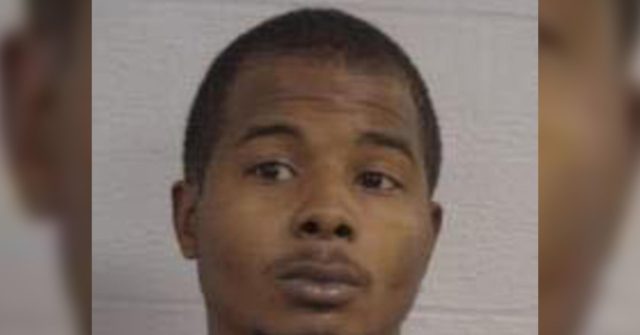 Police Arrest Suspect Larynzo Johnson over Shooting of Two
Louisville Metro Police Officers 1