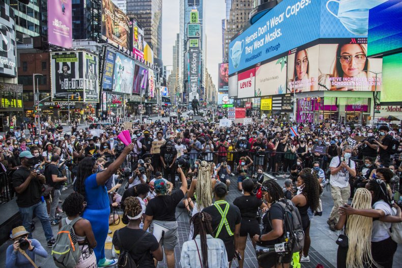 NY Police Used Bicycles to Beat Lawmakers in 2020 Protests,
Lawsuit Alleges 1
