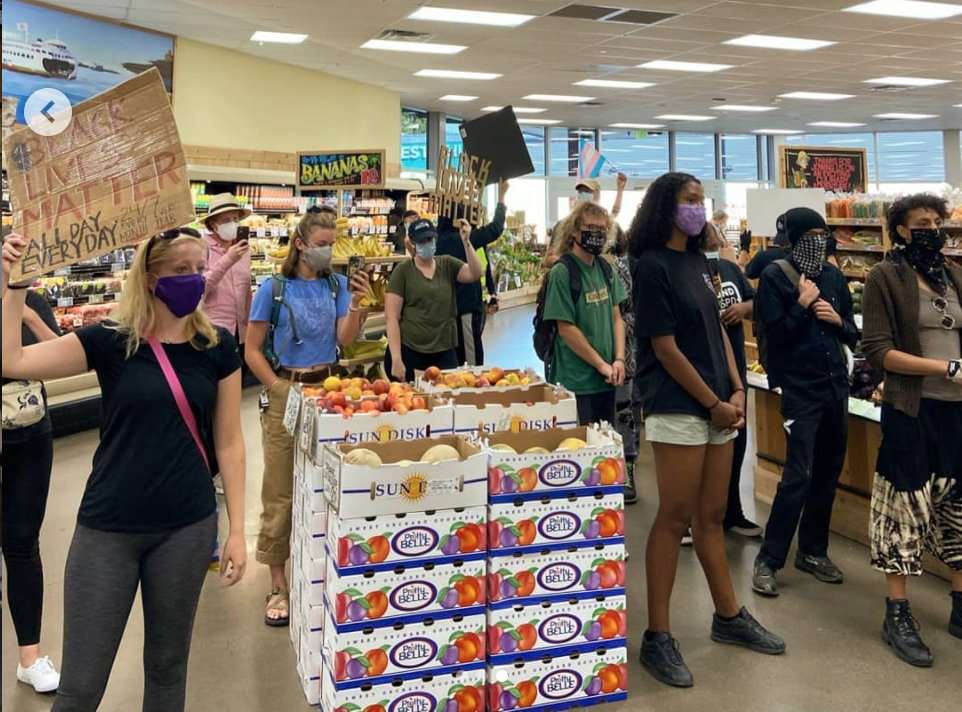 Straight Outta Marxism: BLM Protesters Take Over Grocery
Store to Protest Lack of 'Access' to Grocery Stores 1