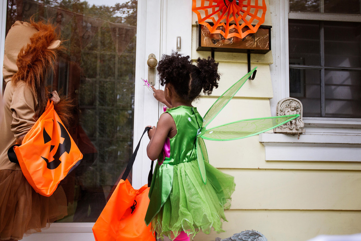 Los Angeles bans Halloween trick-or-treating due to COVID-19
risk 1