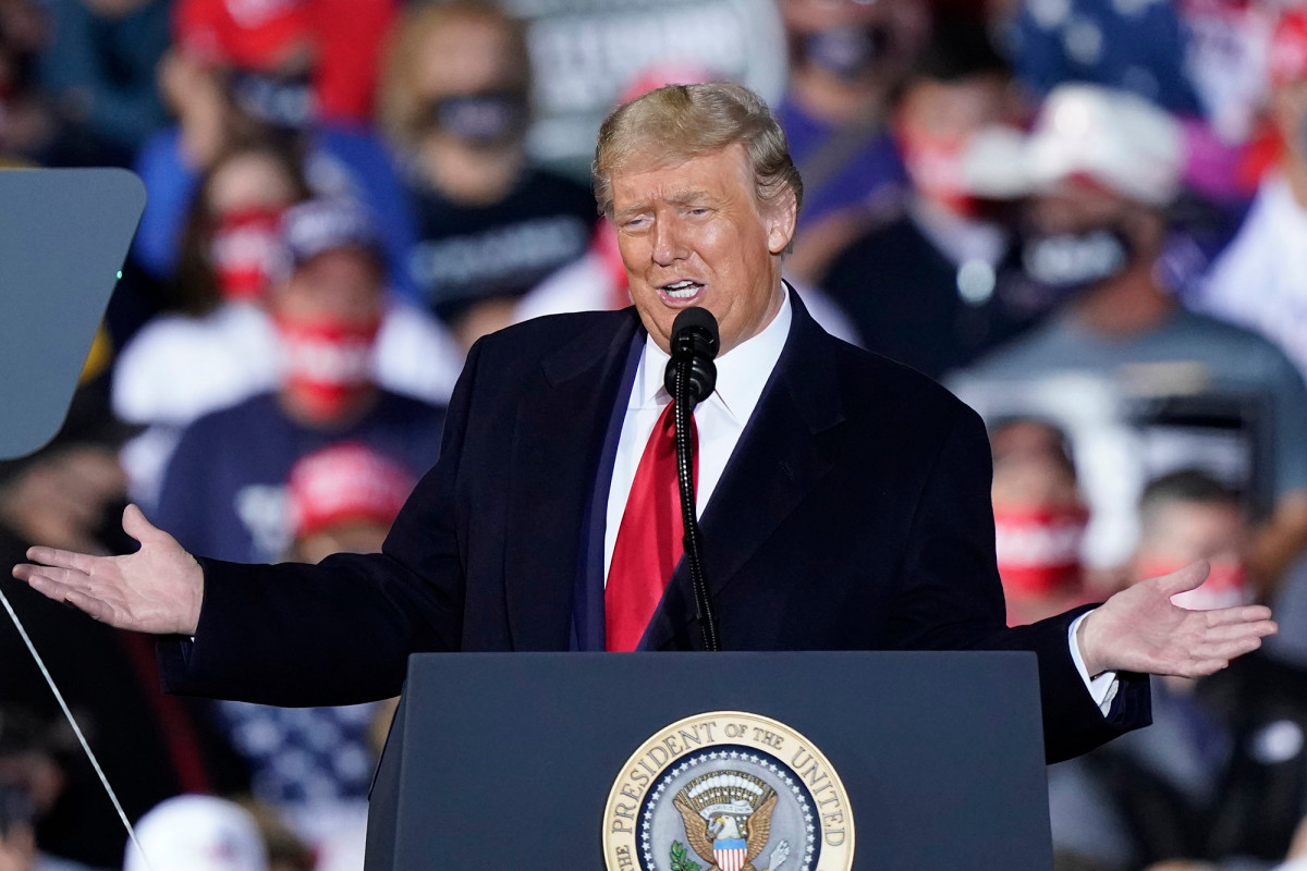 Trump blasts Biden, appeals to working-class voters at Ohio
rallies 1