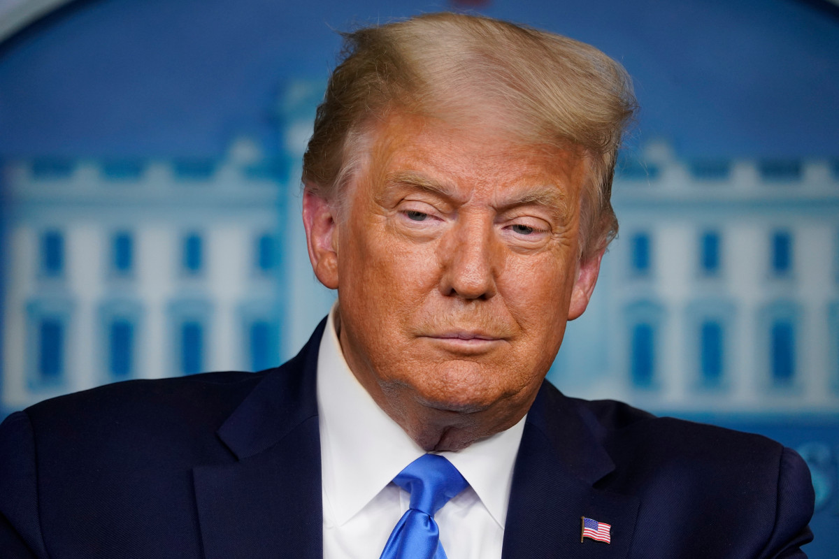Trump offers prayers for two Louisville cops shot amid
protests 1