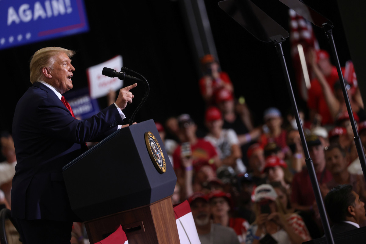 ‘Open up your state’: Trump defies Nevada Gov. with indoor
rally near Las Vegas 1
