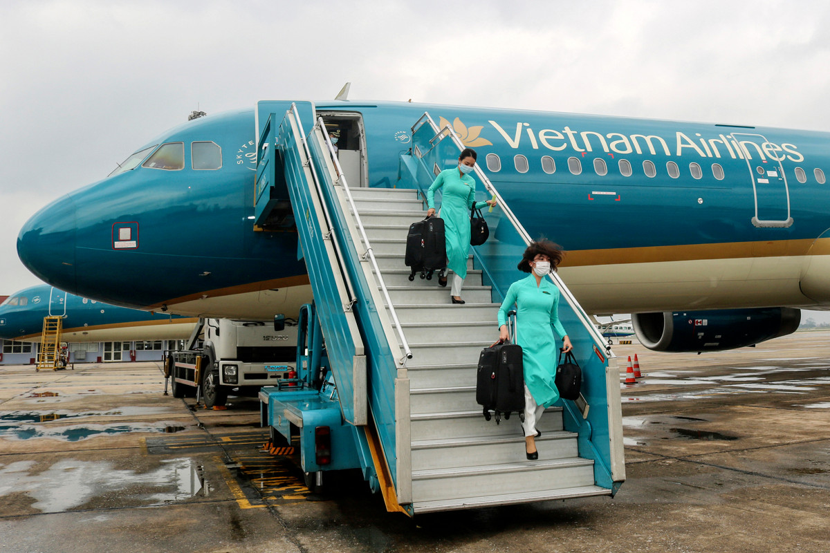 Woman spread coronavirus to 15 people on international
flight 1