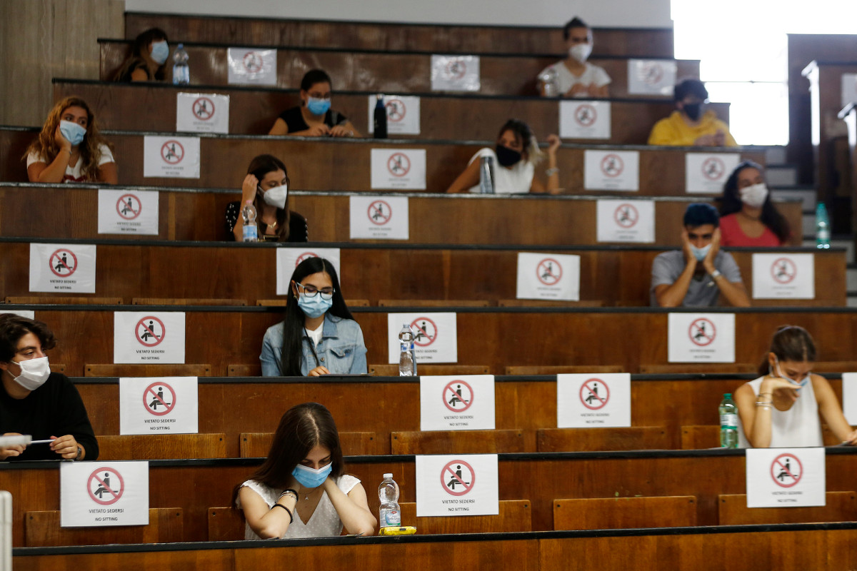 Coronavirus clusters at French universities teach Europe a
lesson 1