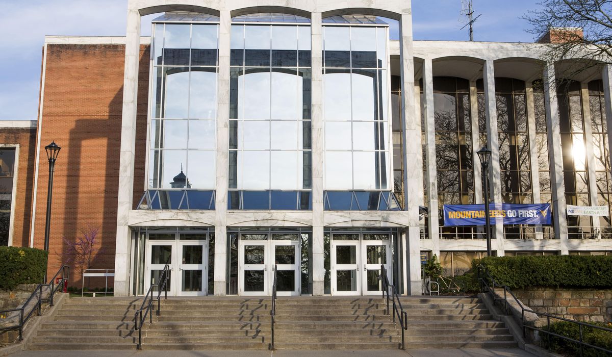 West Virginia University suspends Theta Chi fraternity
members over coronavirus orders 1