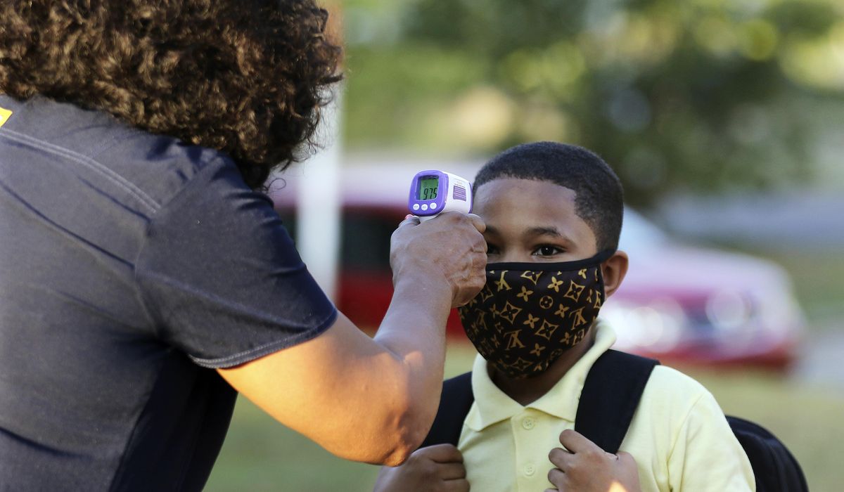 Little Rock schools open despite teachers' virus
objections 1