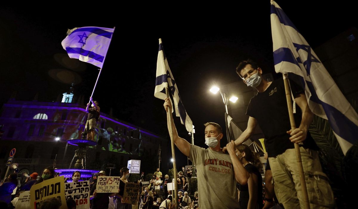 Thousands of Israelis protest outside Netanyahu’s
residence 1