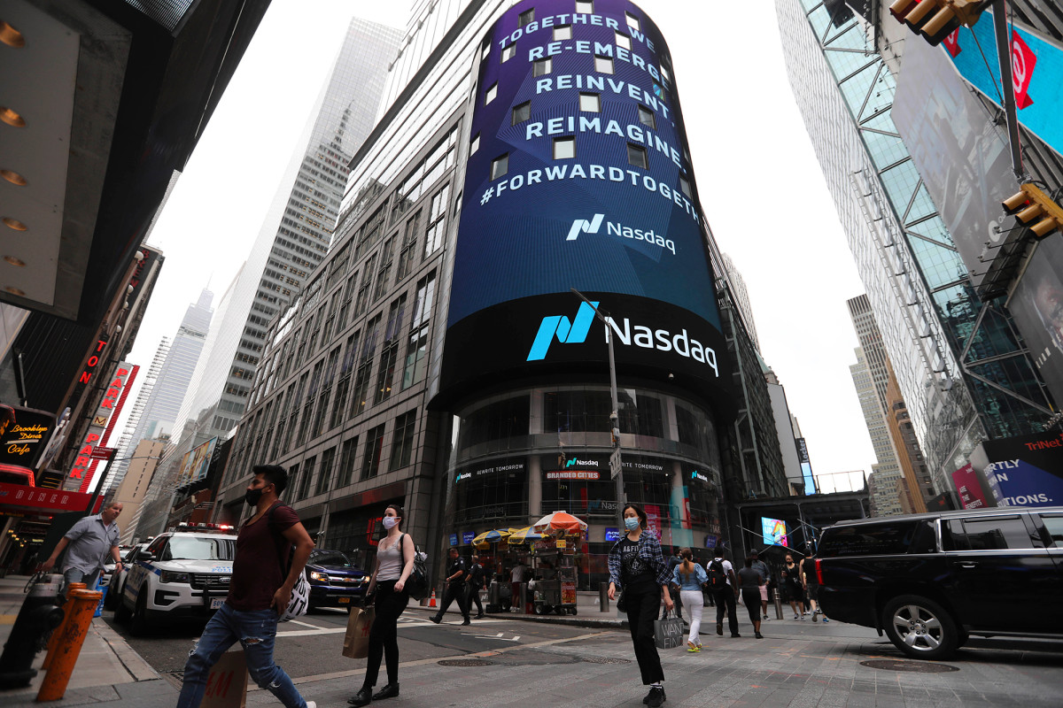 Stocks plunge on COVID-19 lockdown fears, political
tensions 1