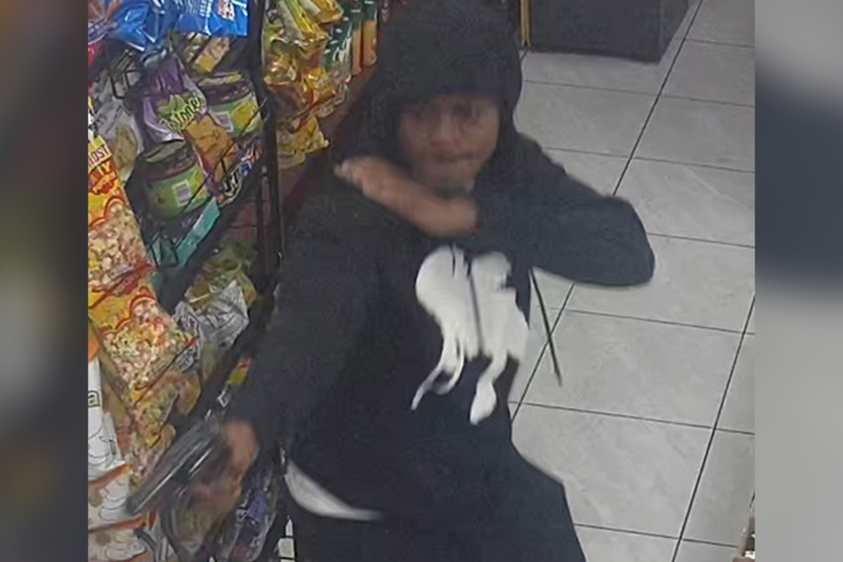Gunman who goes by name ‘Drama’ allegedly opens fire at
Bronx bodega 1