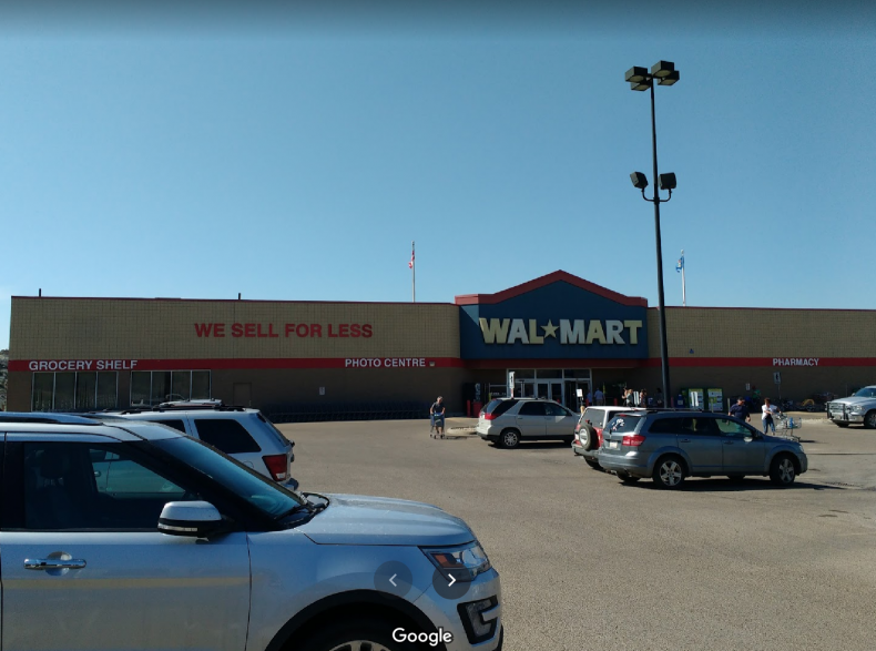 Man Arrested Following Alleged Assault on Walmart Employee
Over Face Mask 1