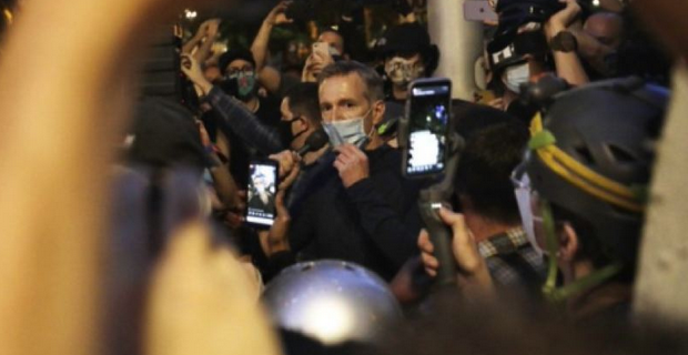 Portland Mayor Tells Neighbors He's Moving After Riot
Outside His Condo 1