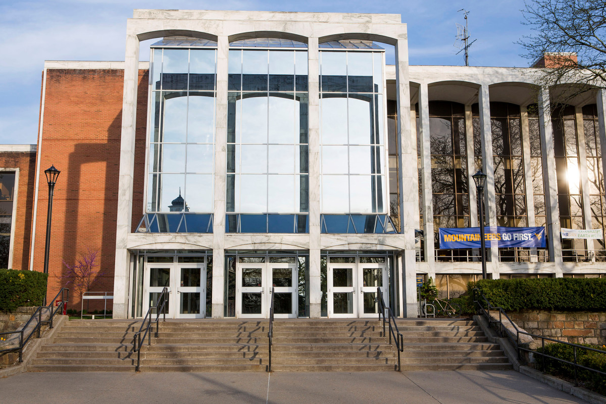 West Virginia University suspends in-person classes amid
COVID-19 surge 1