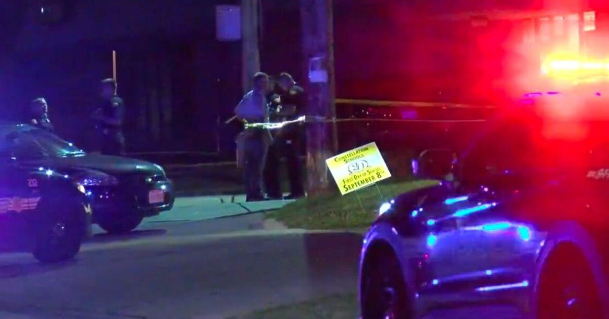 Three arrested after Cleveland police officer shot
dead 1