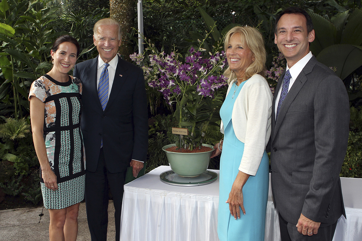 Biden’s son-in-law advises campaign on pandemic while
investing in Covid-19 startups 1