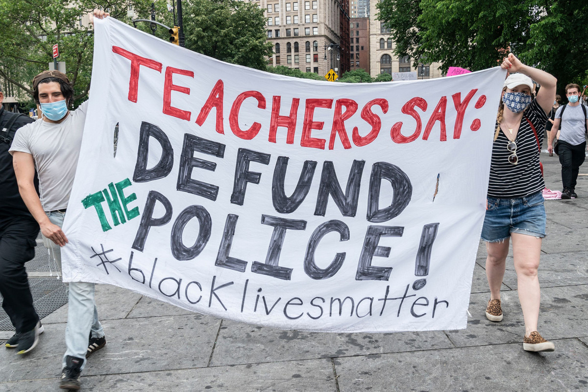 Anti-police protesters, pols prompting huge wave of cop
retirements taking toll on Finest 1