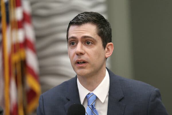 Justice Dept. ‘Unmasking’ Review Finds No Irregularities and
Is Given to Durham 1