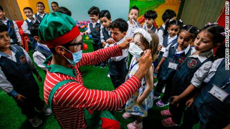 Big contact tracing study shows role of kids and
superspreaders in coronavirus pandemic 1 Big contact tracing study shows role of kids and
superspreaders in coronavirus pandemic 1