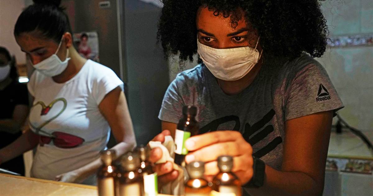 Amid coronavirus, entrepreneurs in Cuba reinvent to
survive 1