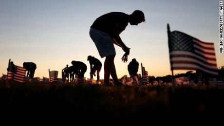 Dionne Warwick will host a 'National Day of Remembrance' for
the 200,000 Americans lost to Covid-19 1