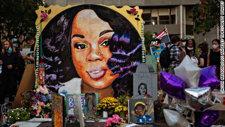 Fired police officer thought his colleagues were being
'executed' during Breonna Taylor raid, grand jury recordings
show 1
