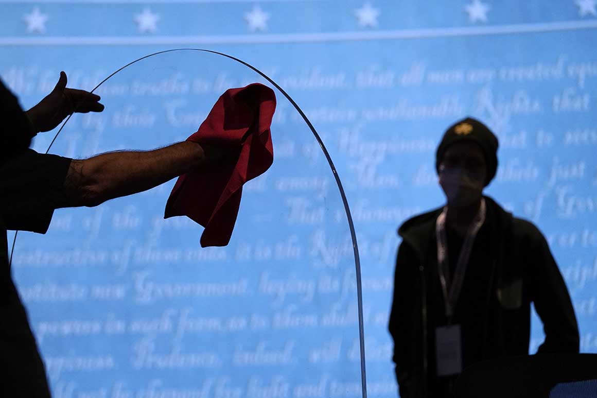 Plexiglass, masks, and tape measures: Scenes from a
pandemic-era vice presidential debate 1
