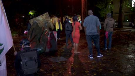 Protesters topple statues of Lincoln and Theodore Roosevelt
in Portland 1