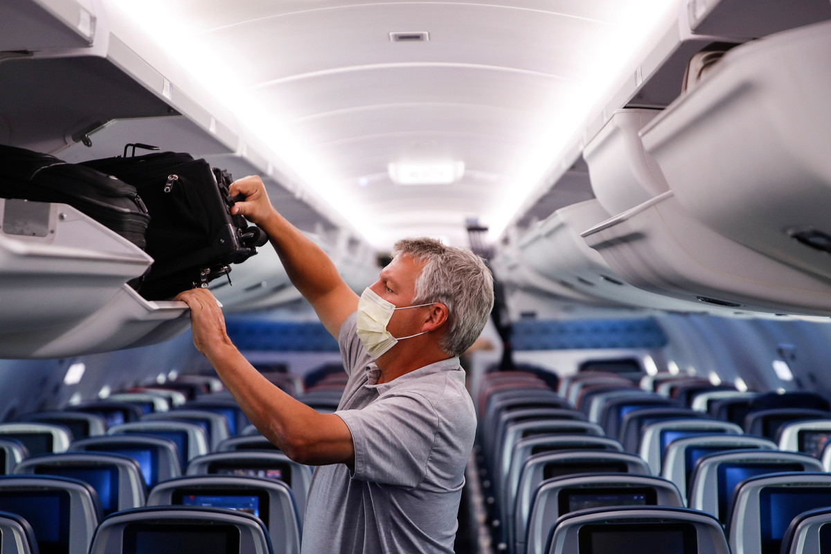 Risk of catching COVID-19 on planes ‘virtually nonexistent’
when masked: study 1